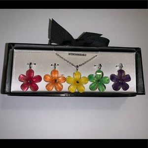 Interchangeable flower necklace